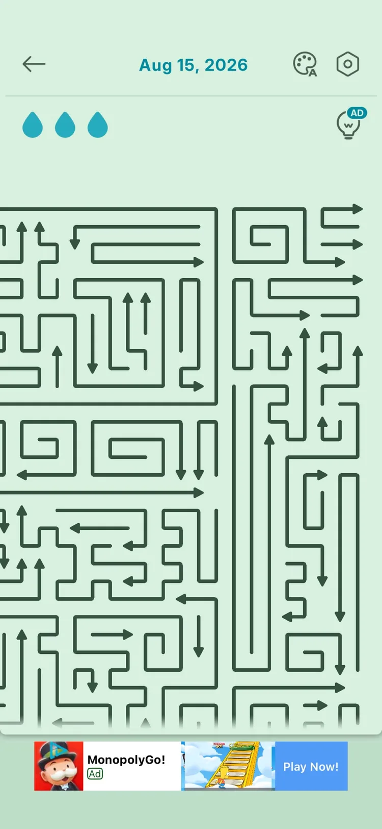 A daily Amaze Go arrow puzzle at the start — the board densely packed with dark arrows twisting around one another, three water-drop lives shown at the top